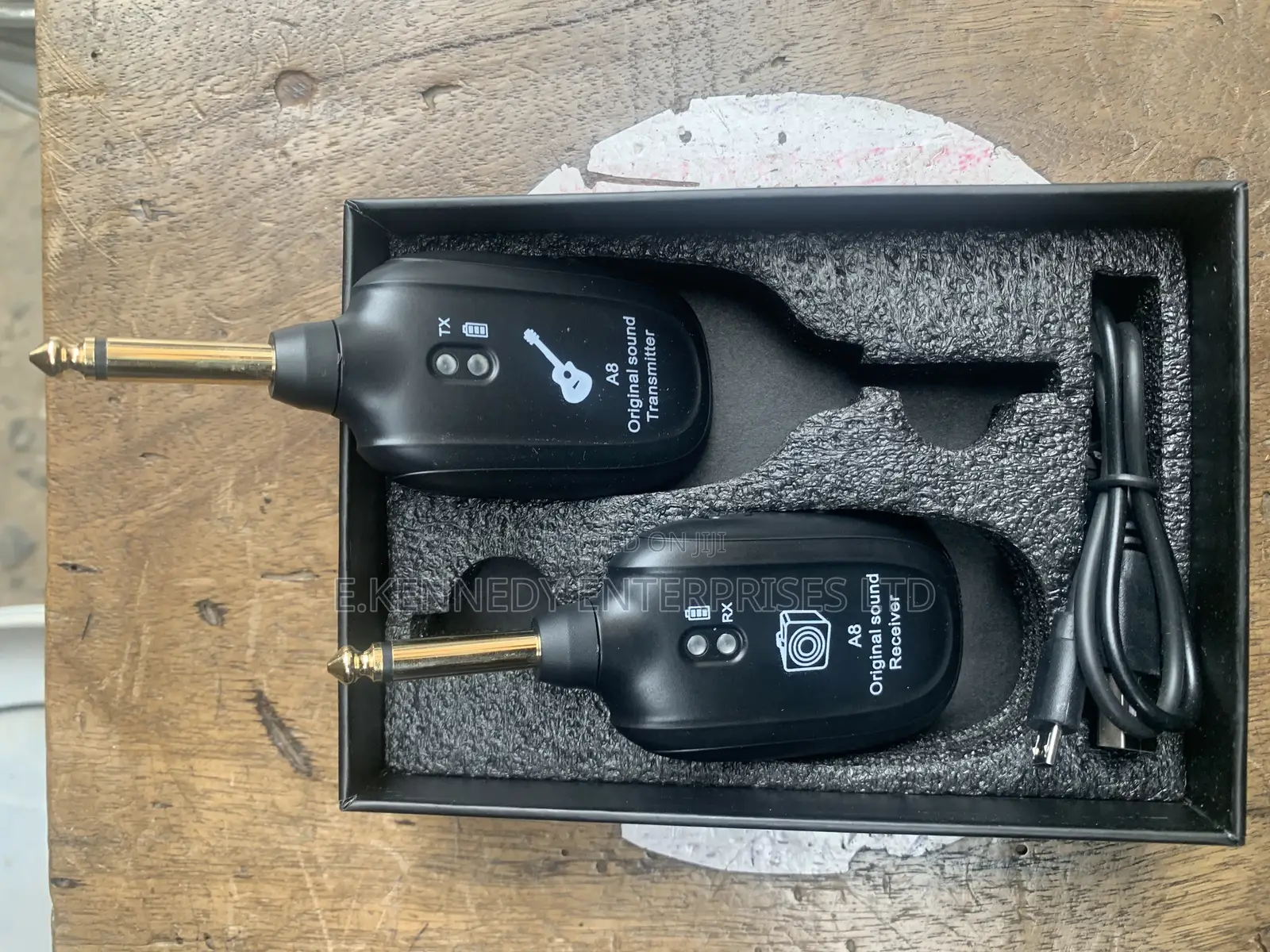 UHF Wireless Guitar System Rechargeable Guitar Audio System