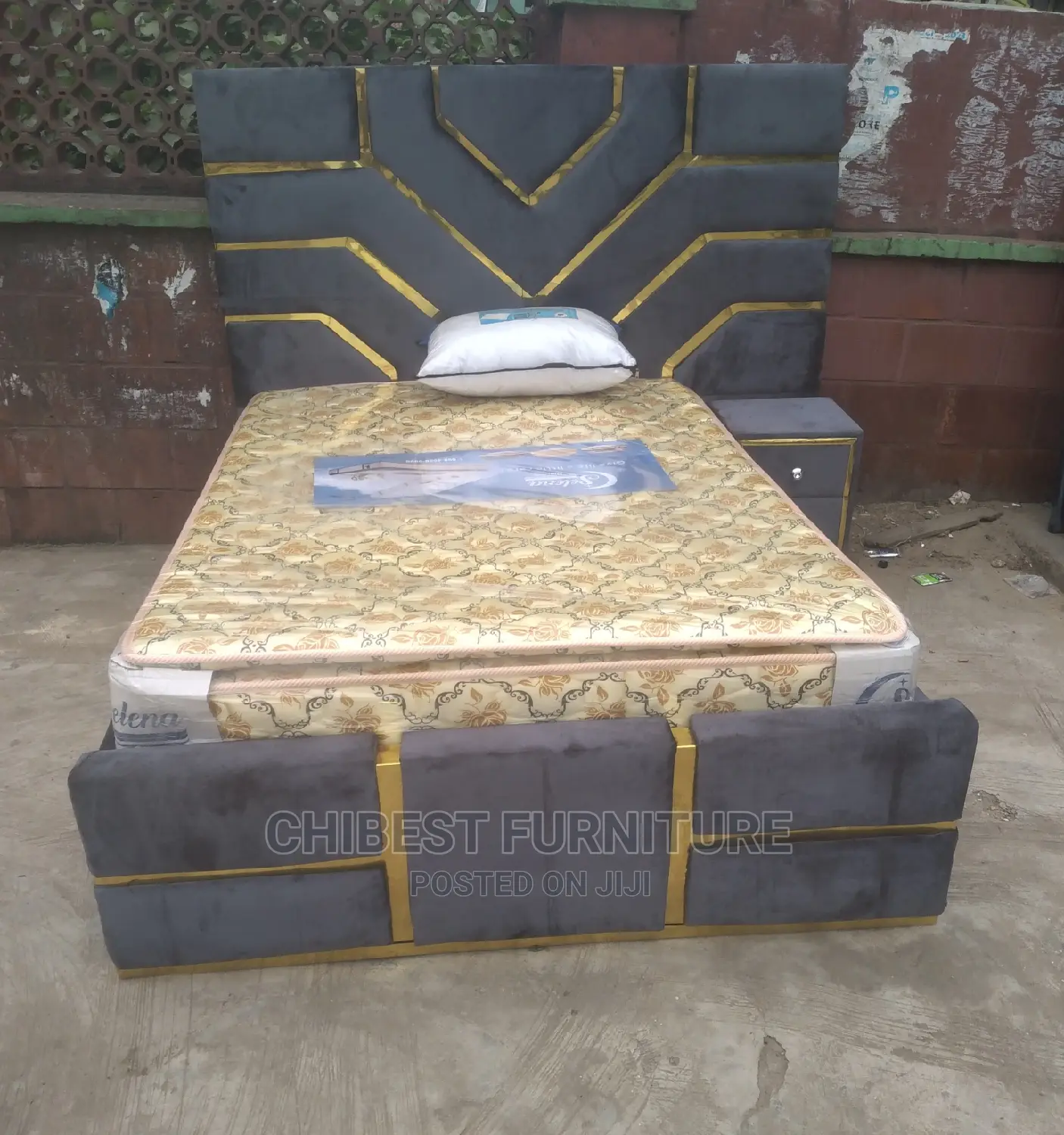Quality 4.5by6 Upholstery Padded Bed Frame With One Bed Side