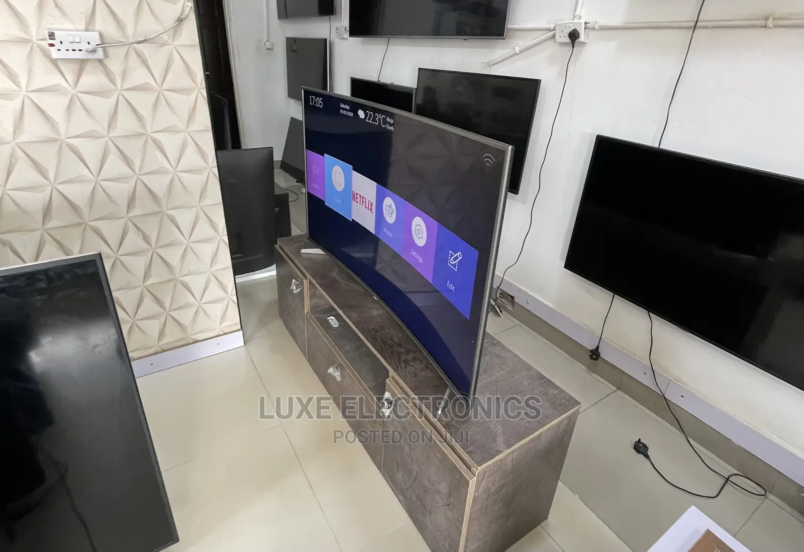 55 Inch Hisense Curved Uhd Smart Tv