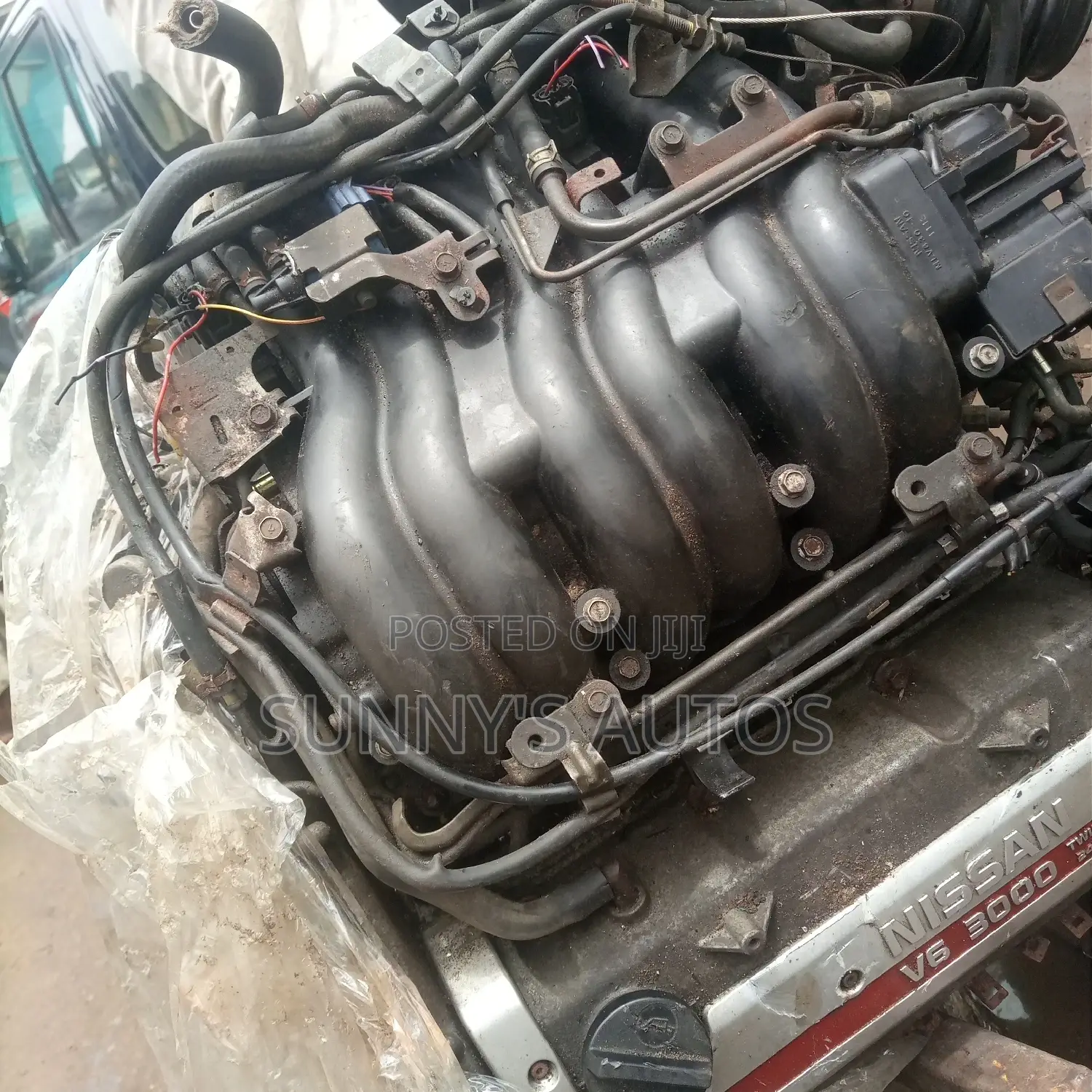 Nissan Maxima 2000 Model.