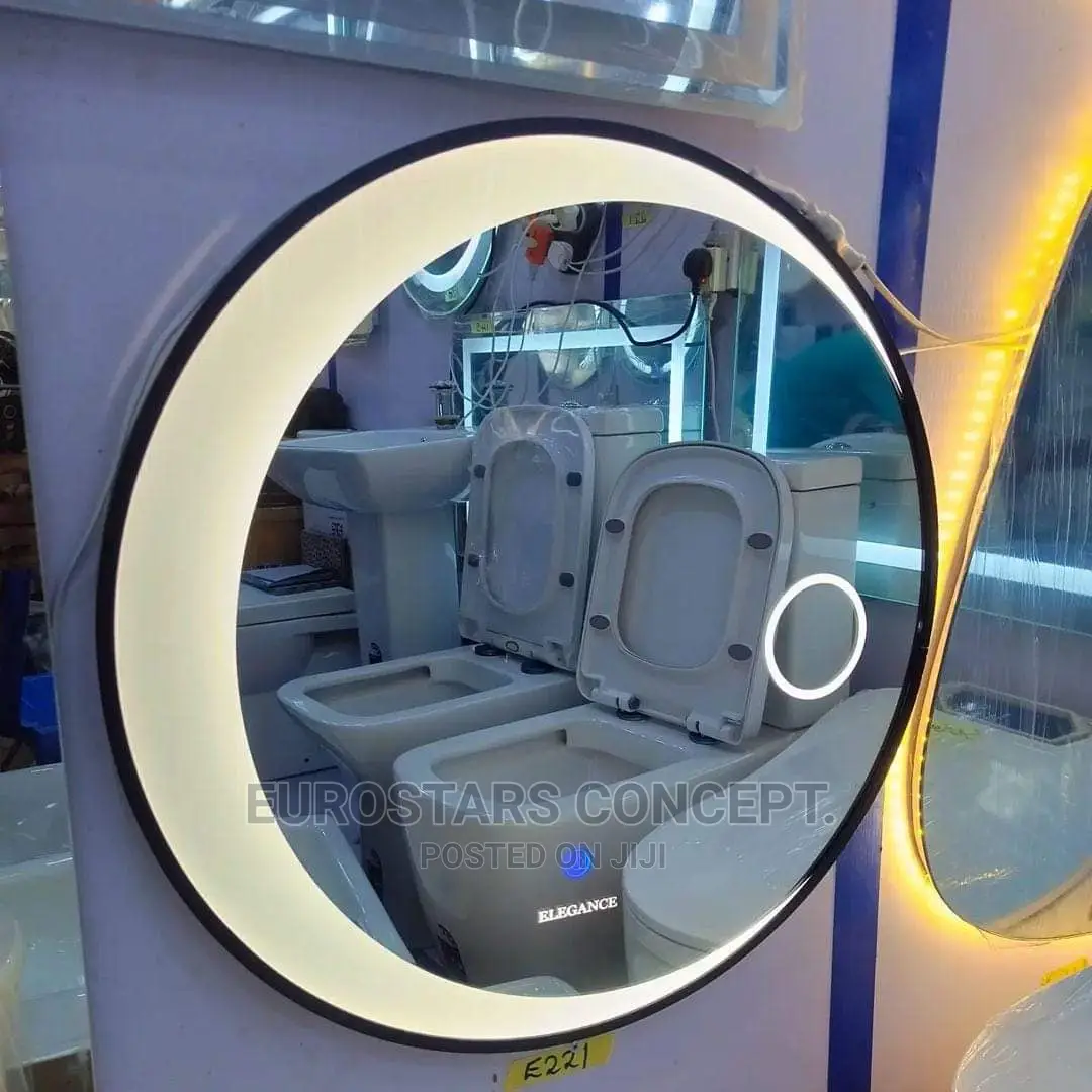 Round Design Mirror With Lights