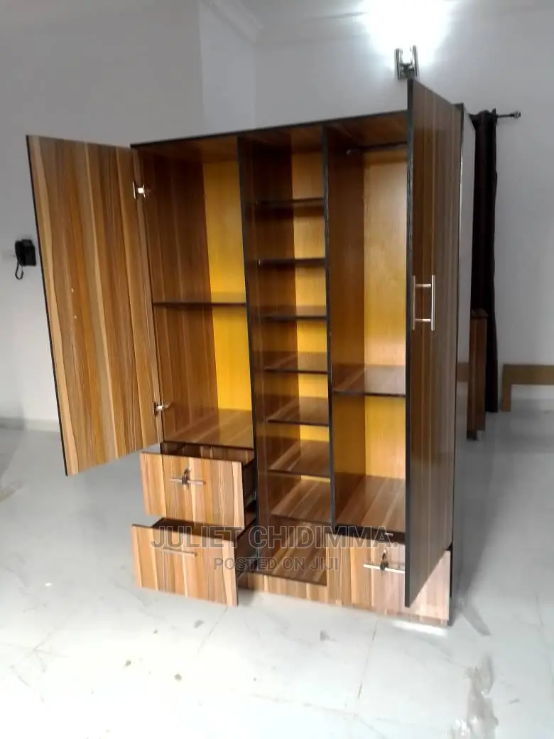A Standard Durable 4*6ft Wardrobe