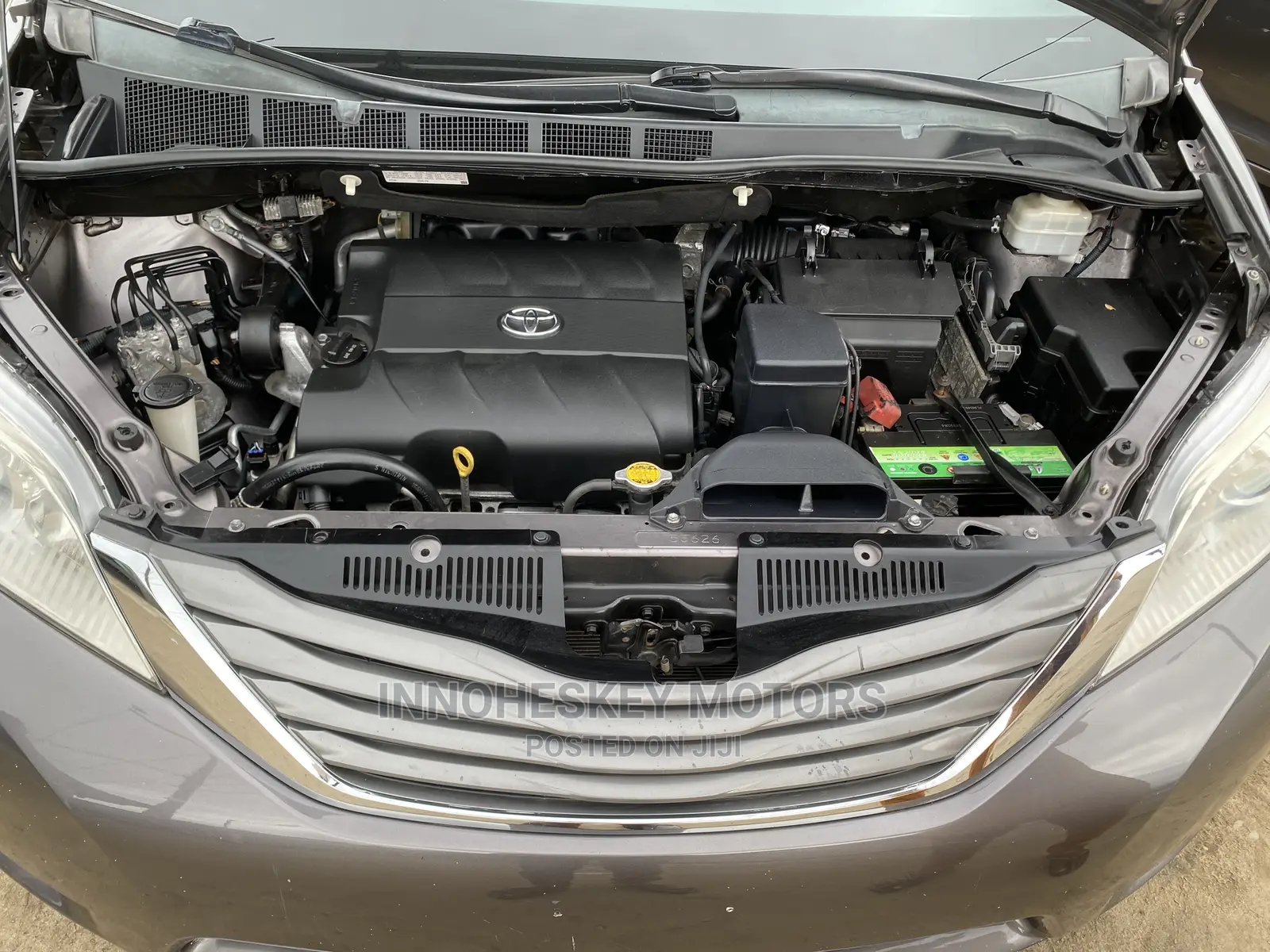 Toyota Sienna XLE AWD 7-Passenger 2013 Gray