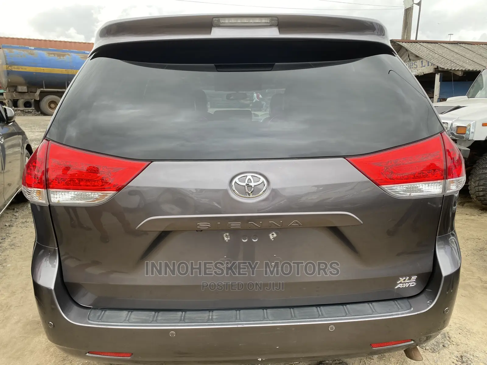 Toyota Sienna XLE AWD 7-Passenger 2013 Gray