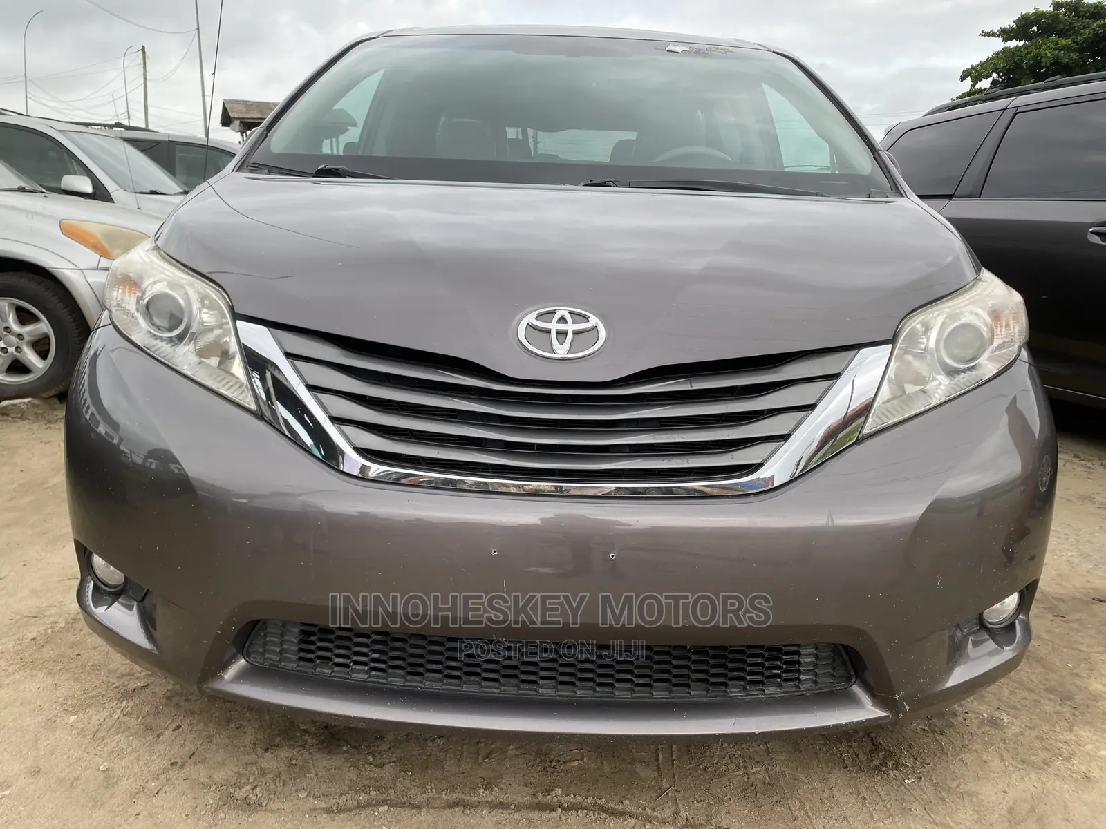 Toyota Sienna XLE AWD 7-Passenger 2013 Gray