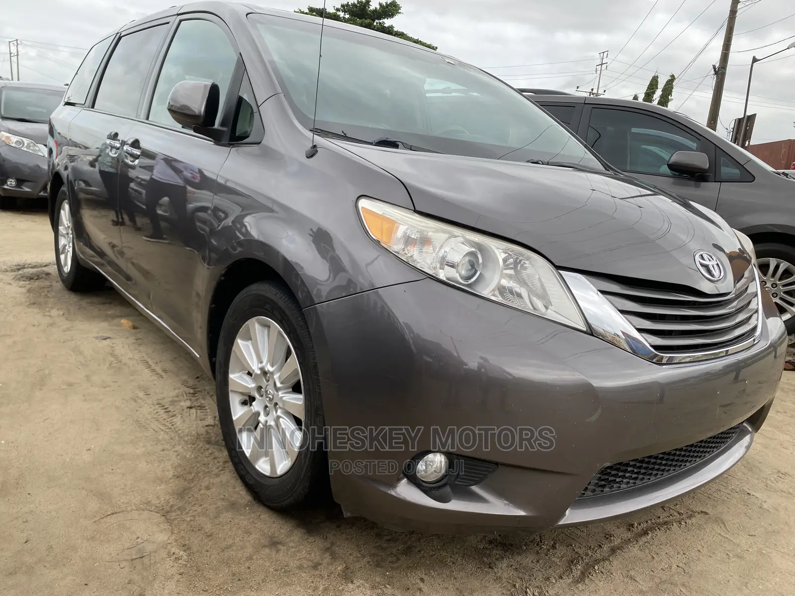 Toyota Sienna XLE AWD 7-Passenger 2013 Gray