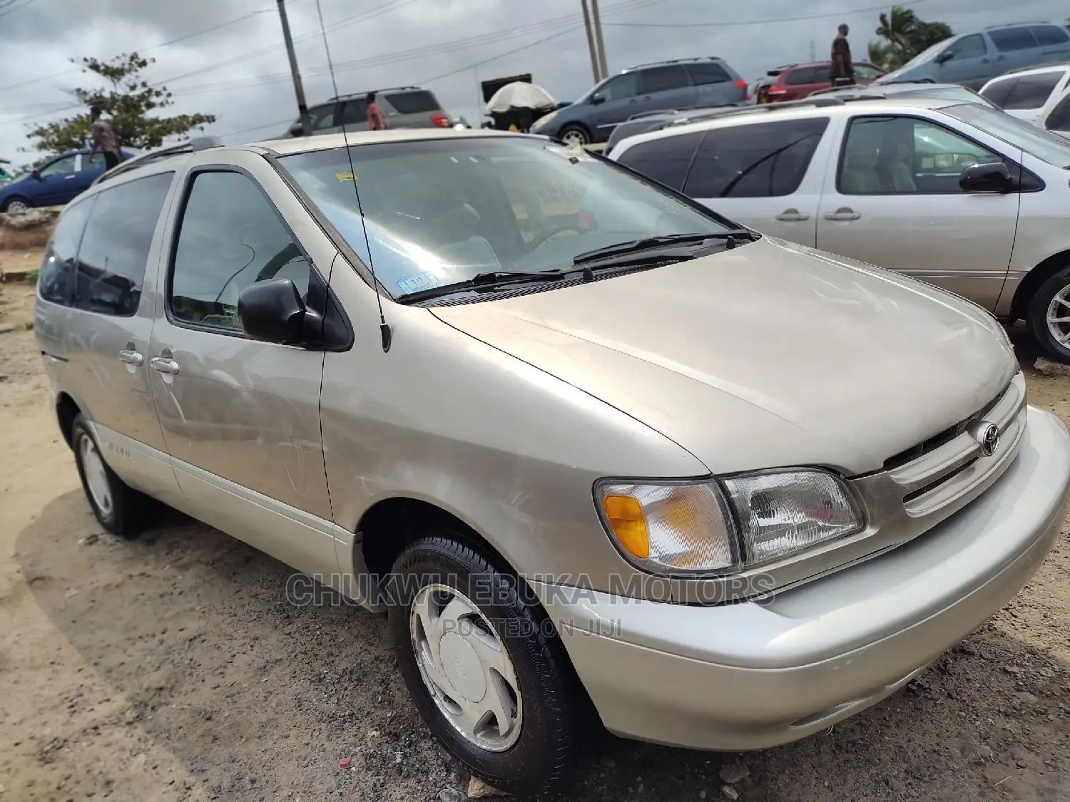 Toyota Sienna XLE & 1 hatch 2000 Gold
