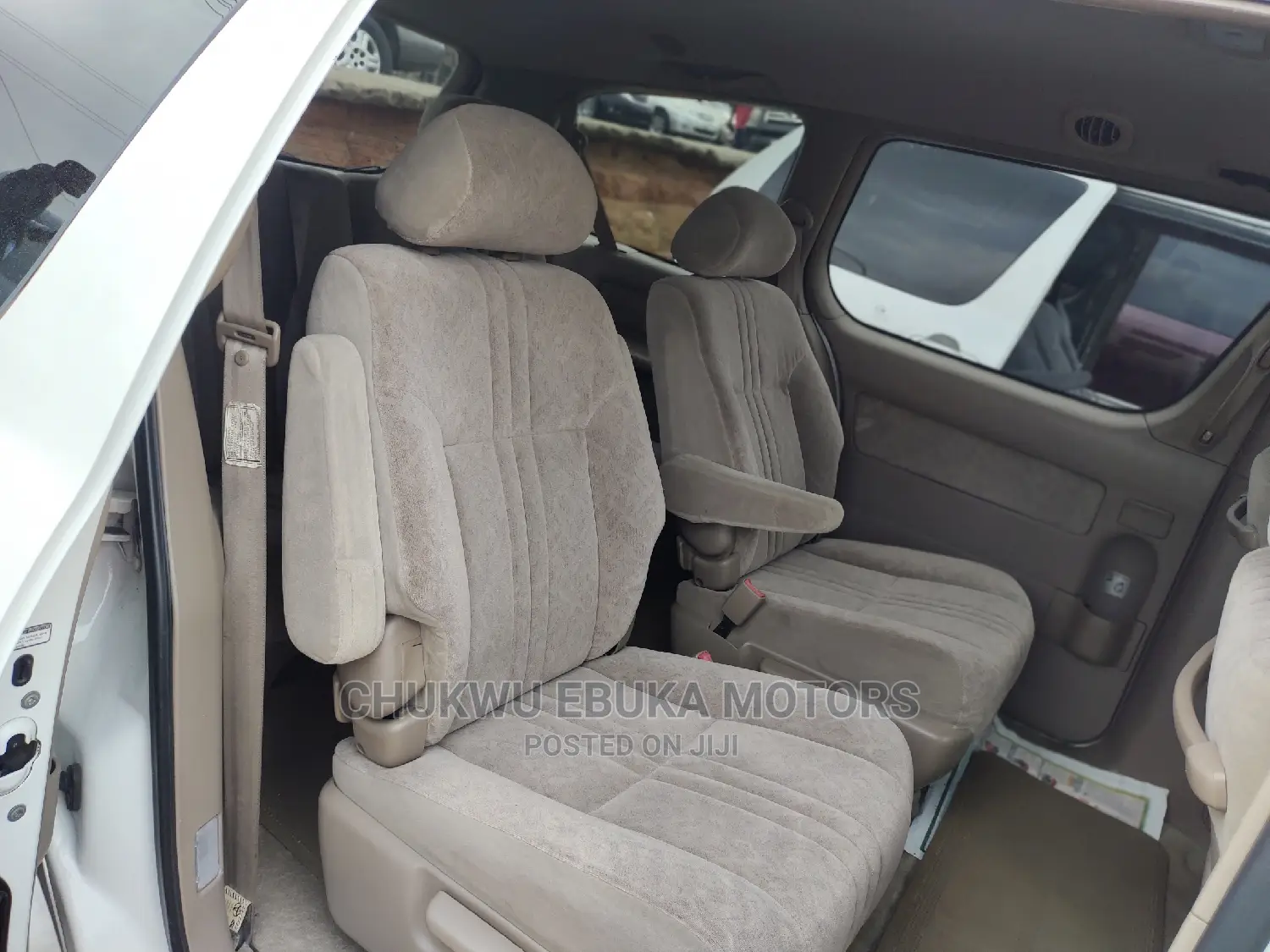 Toyota Sienna LE & 1 hatch 2000 White