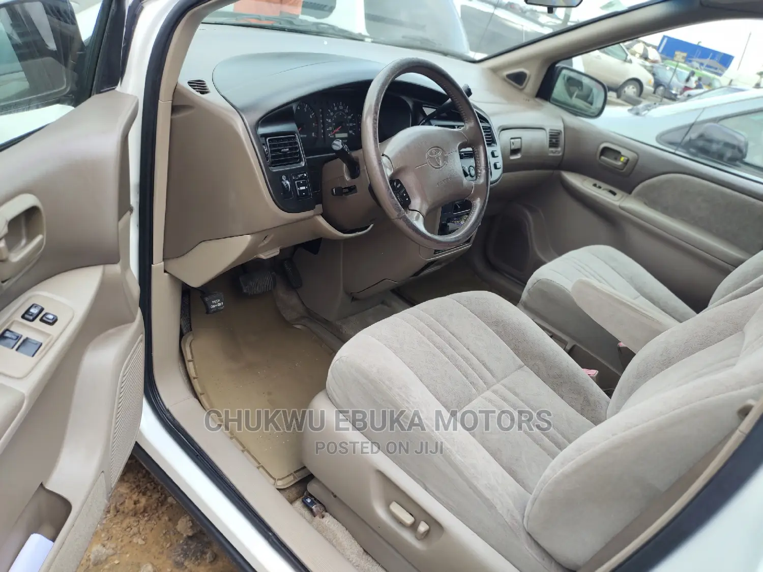 Toyota Sienna LE & 1 hatch 2000 White