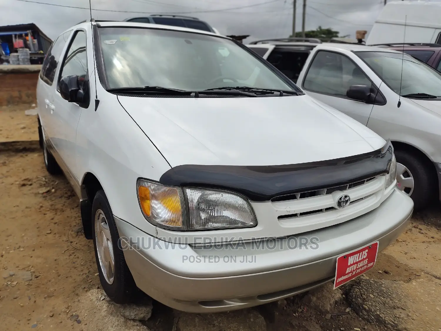 Toyota Sienna LE & 1 hatch 2000 White
