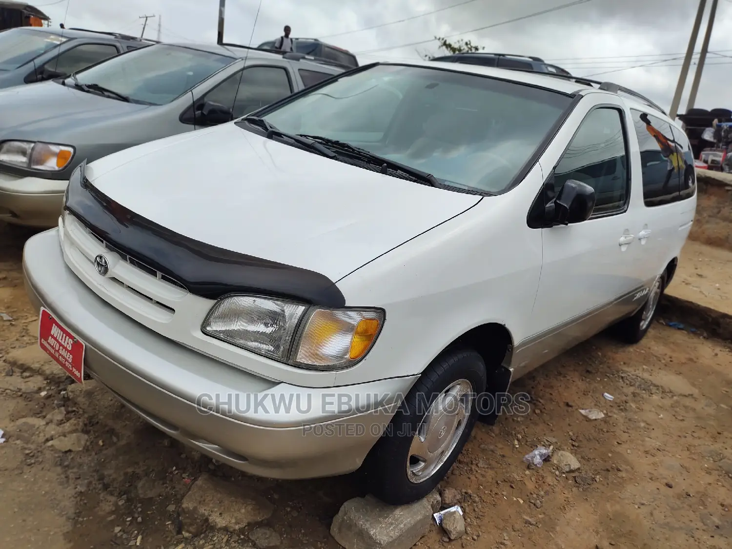Toyota Sienna LE & 1 hatch 2000 White