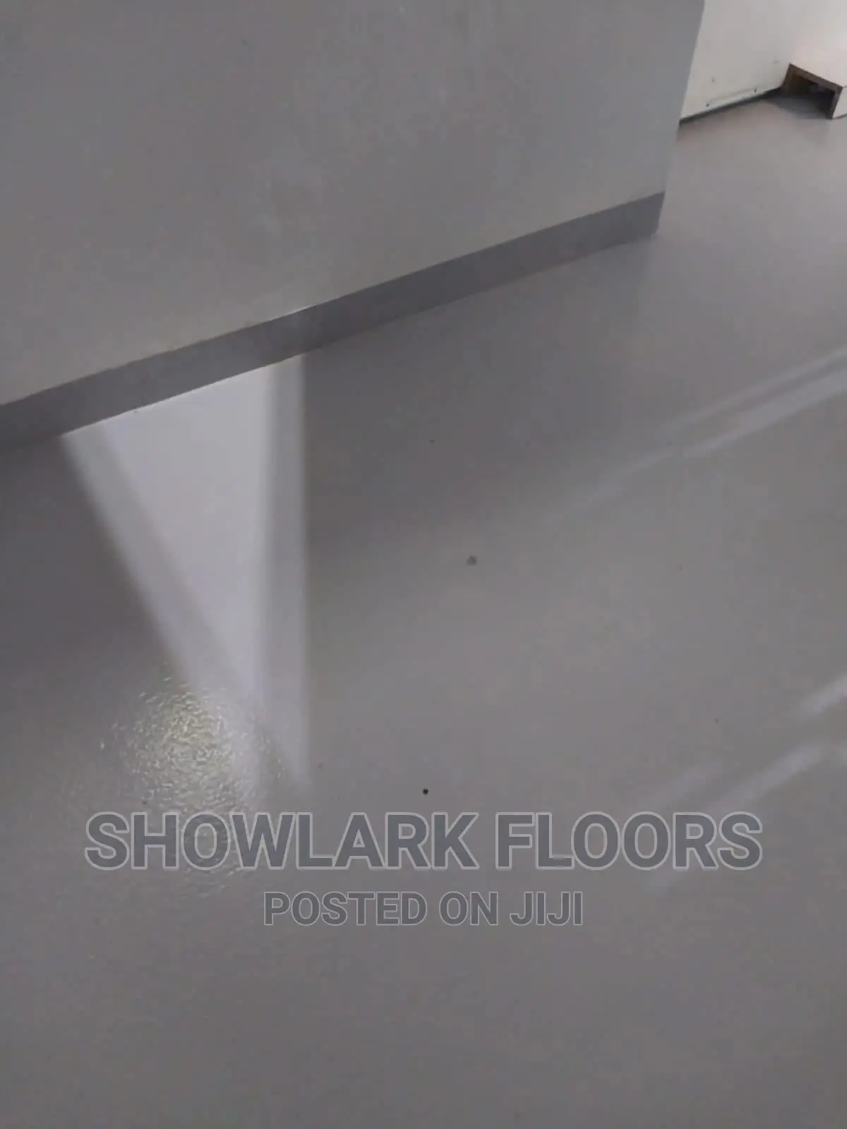 Glossy/Seamless Epoxy Floor