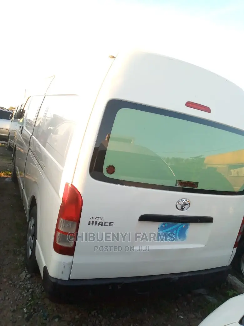 Toyota HiAce 2011 White