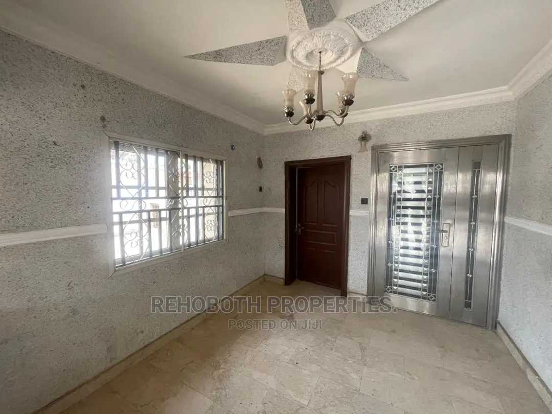 4bdrm Bungalow in Peluseriki, Ibadan for sale