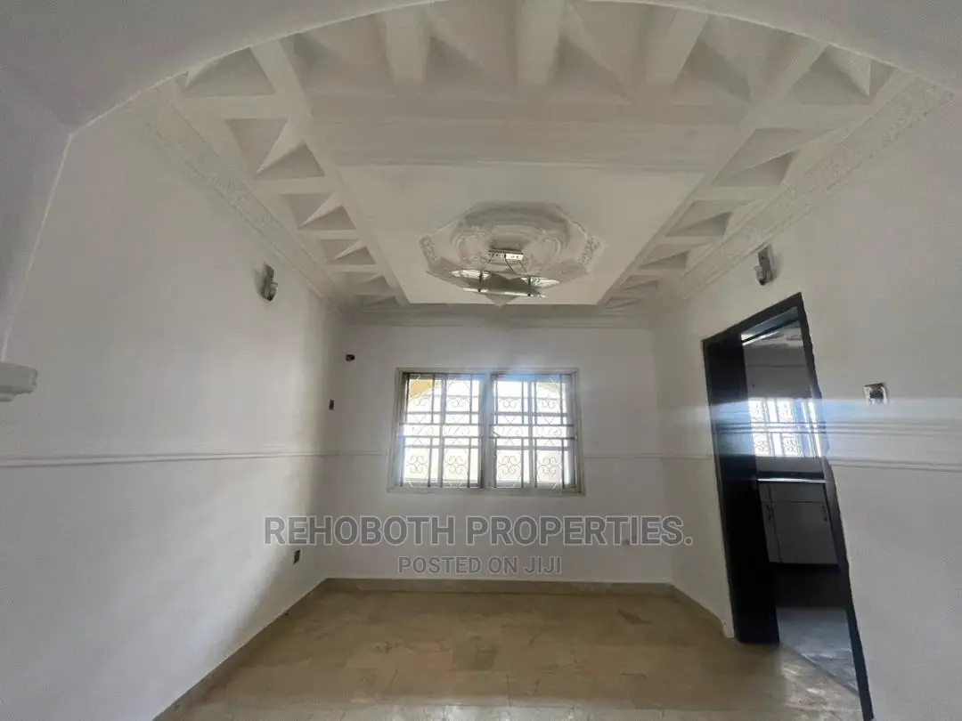 4bdrm Bungalow in Peluseriki, Ibadan for sale