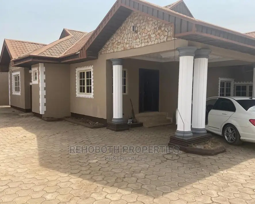 4bdrm Bungalow in Peluseriki, Ibadan for sale
