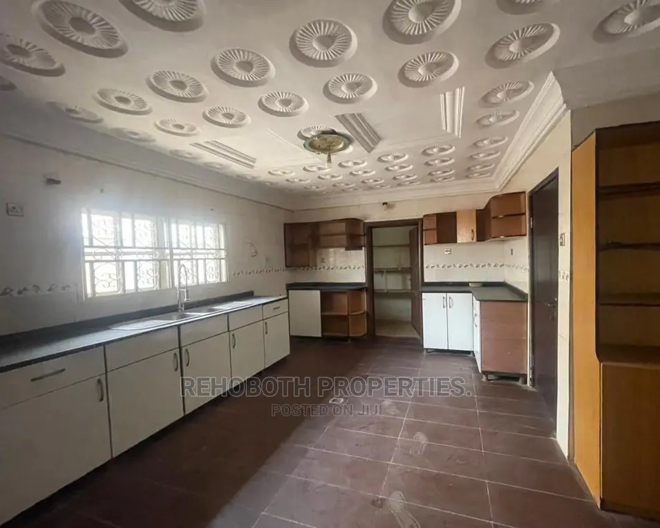 4bdrm Bungalow in Peluseriki, Ibadan for sale