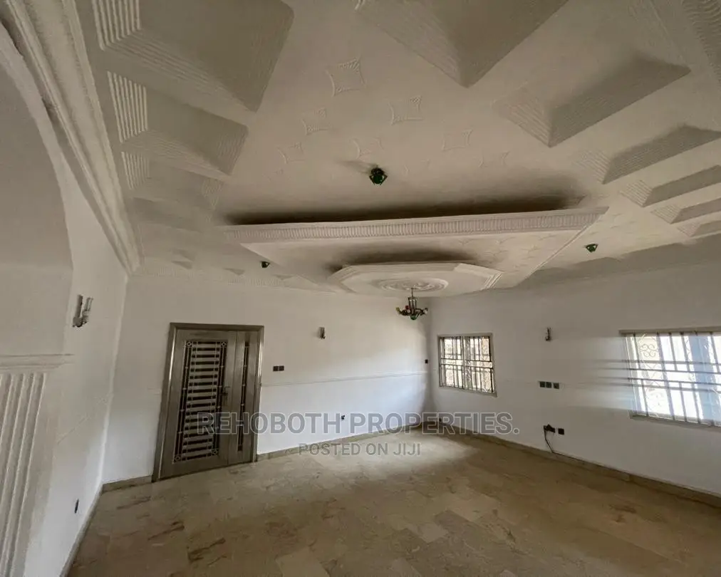 4bdrm Bungalow in Peluseriki, Ibadan for sale
