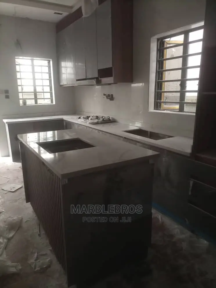 MB9. Kitchen Countertop Finishing With 20mm White Marble