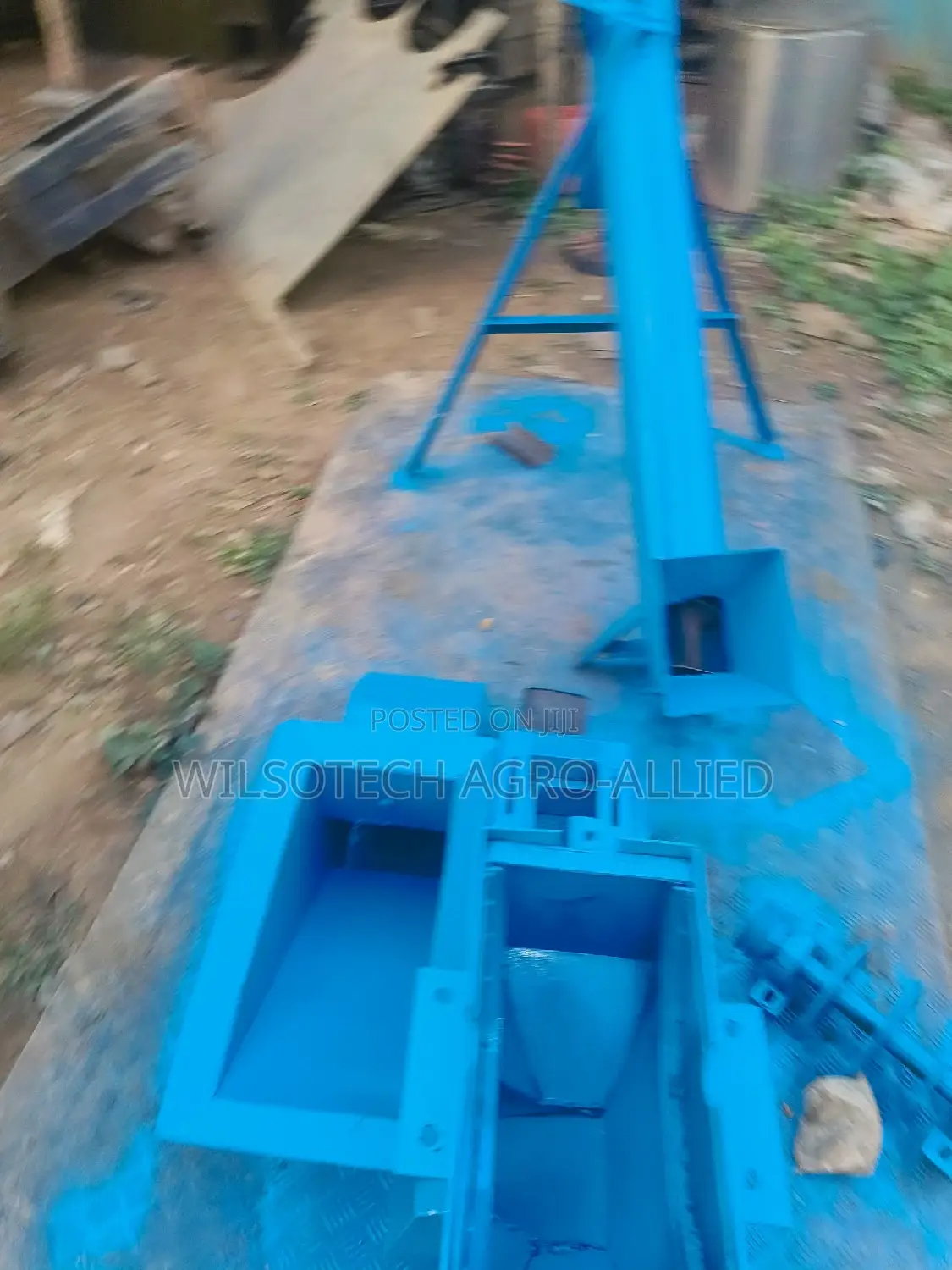 Fabricated 1.5ton Poultry Feed Mixer With Crusher Conveyor
