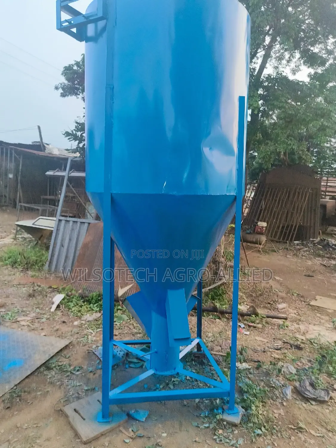 Fabricated 1.5ton Poultry Feed Mixer With Crusher Conveyor