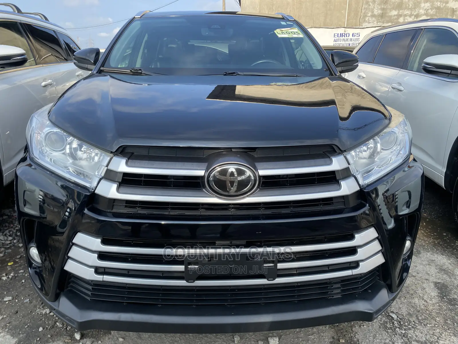 Toyota Highlander XLE 4x4 V6 (3.5L 6cyl 8A) 2018 Matt Black