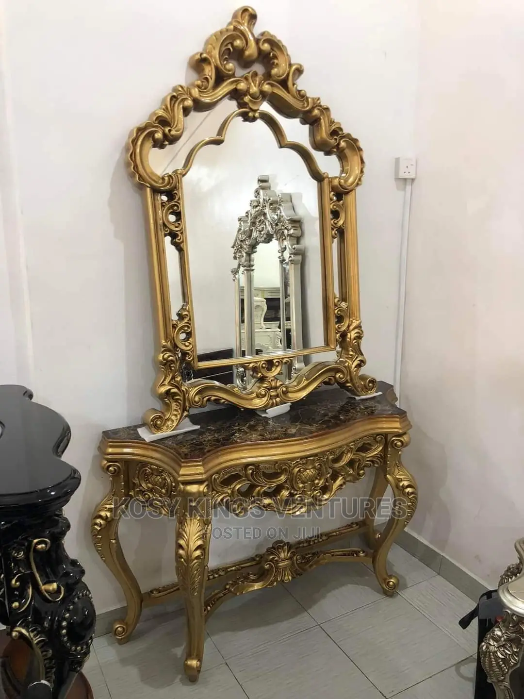 Royal Mirror Console