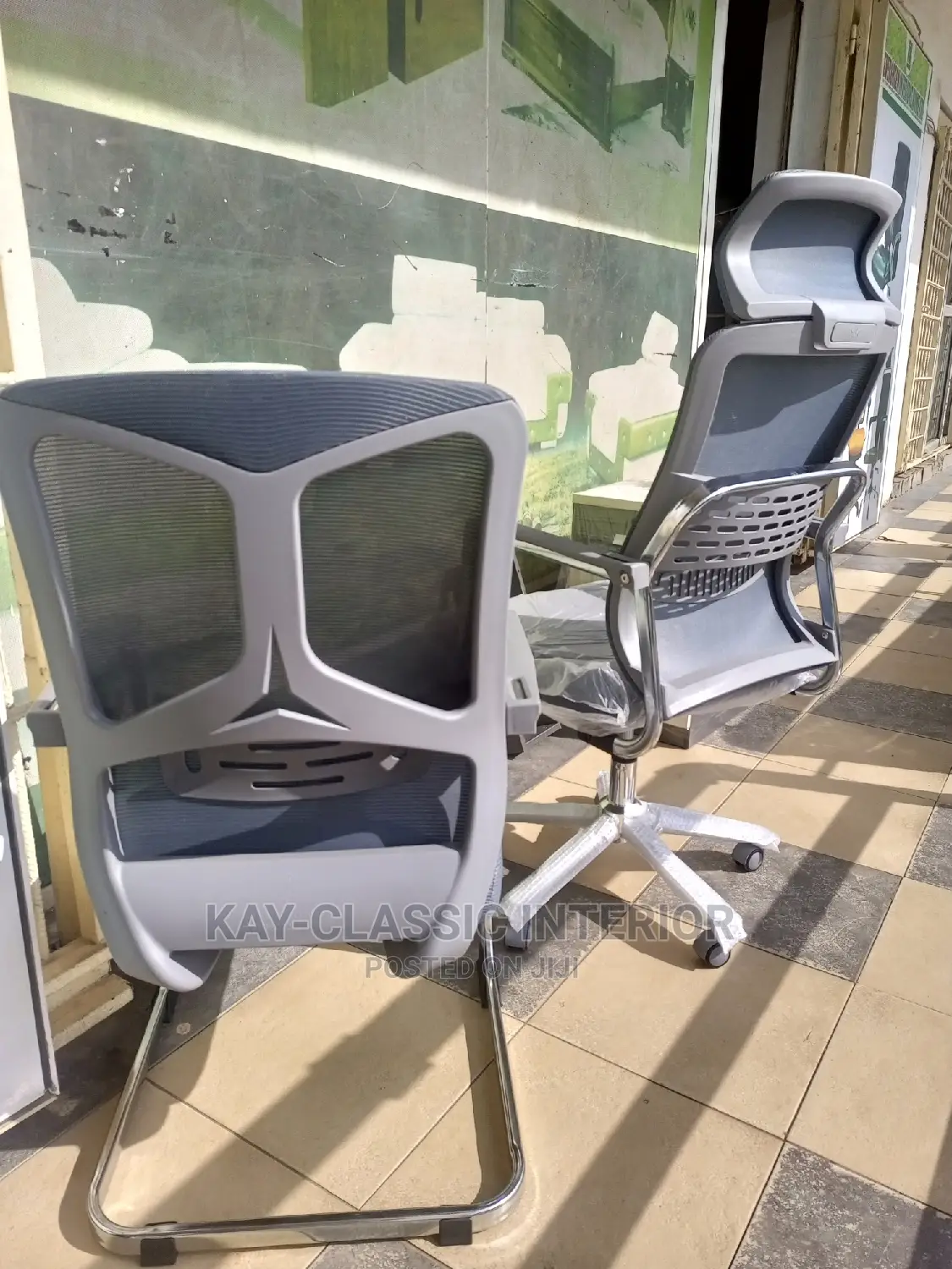 Office High Back Visitors and Swivels Chair