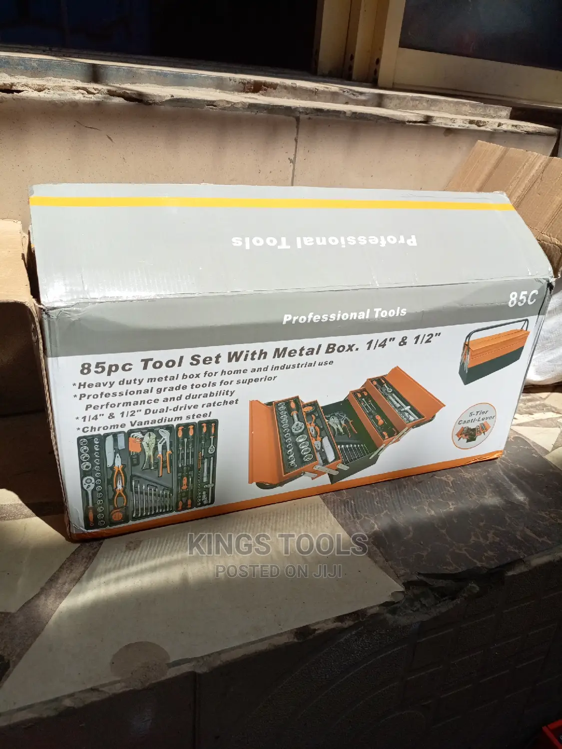 85pc Tool Set With Metal Box. 1/4" 1/2"