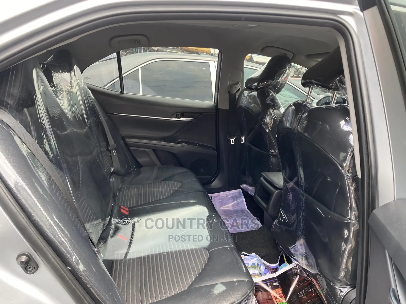 Toyota Camry SE FWD 2020 Silver