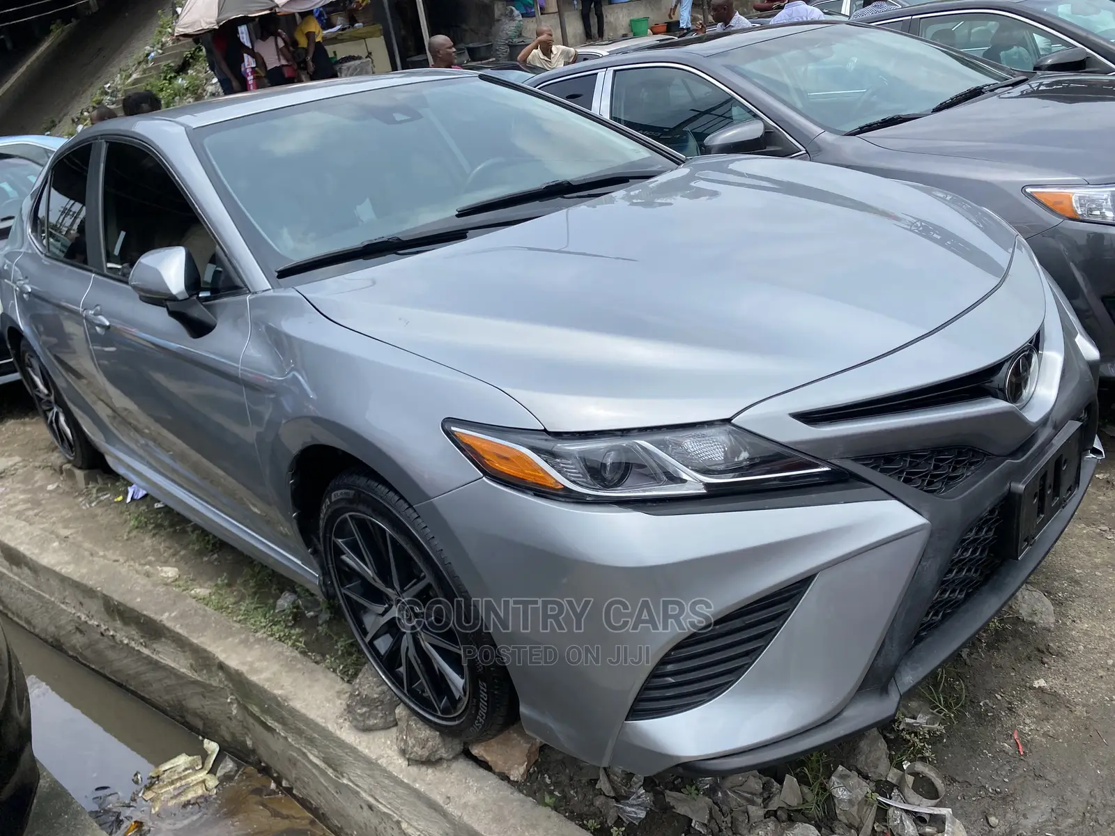 Toyota Camry SE FWD 2020 Silver