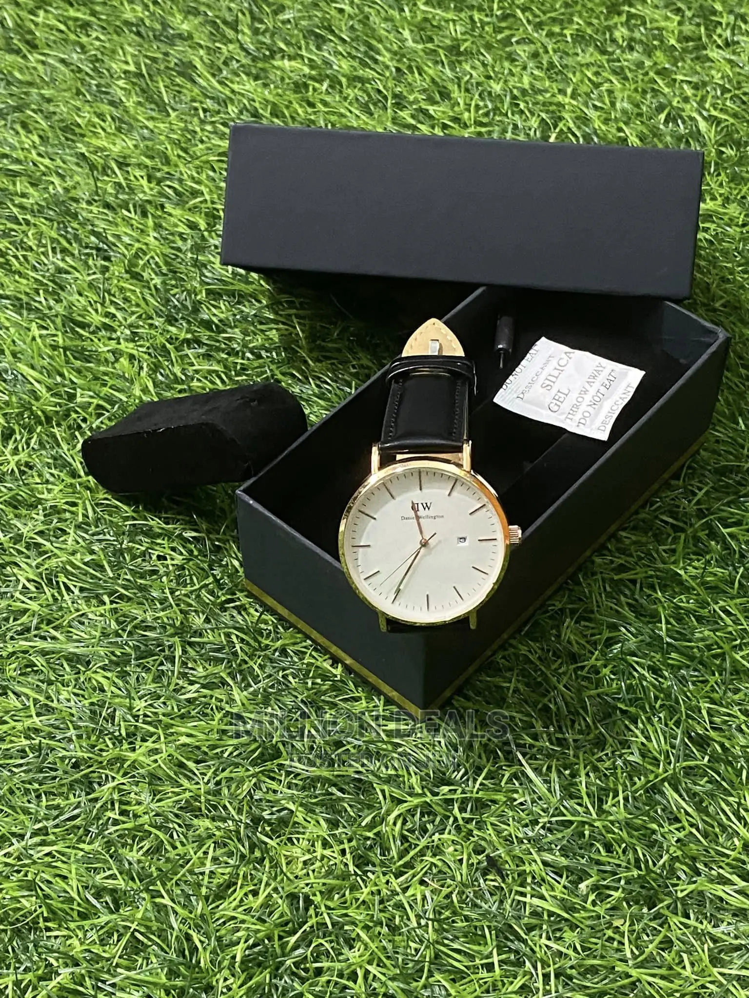 Black Faux Glossy Leather Strap Men's Wrist Watch
