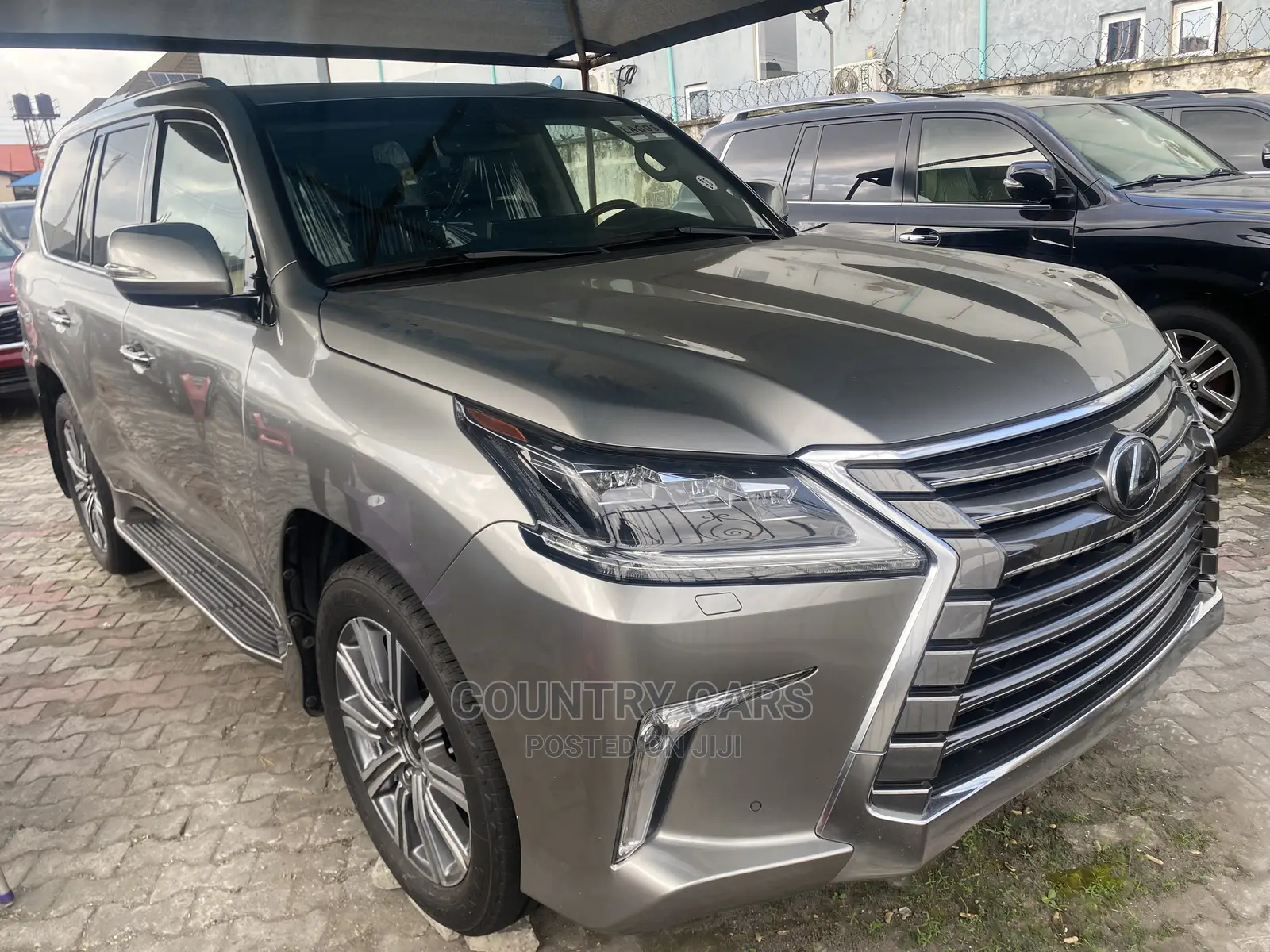Lexus LX 570 AWD 2017 Gold