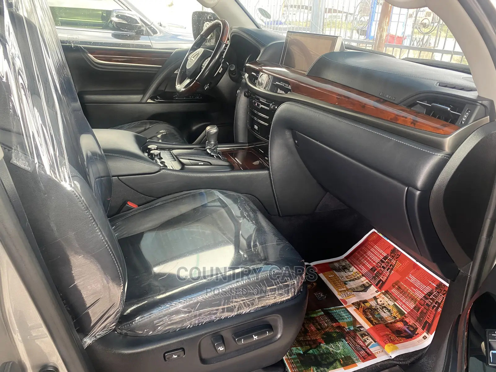 Lexus LX 570 AWD 2017 Gold