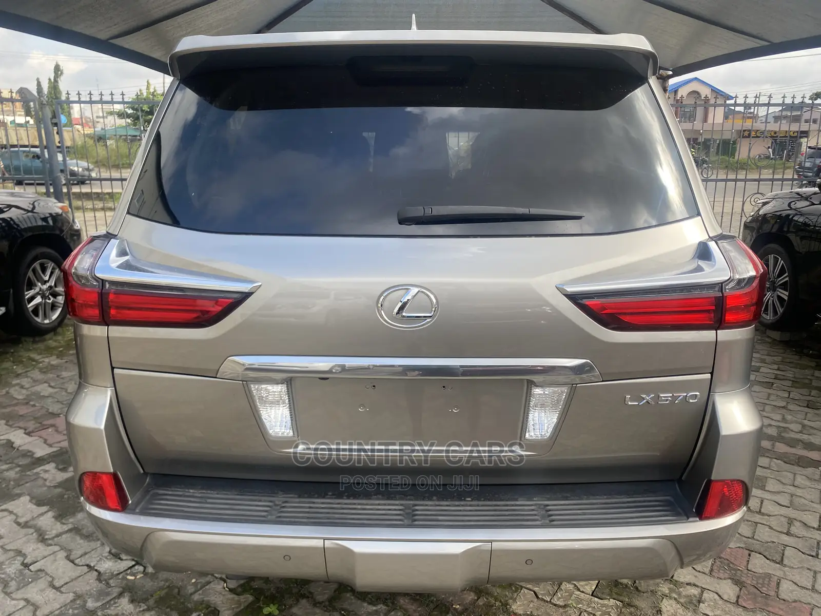 Lexus LX 570 AWD 2017 Gold