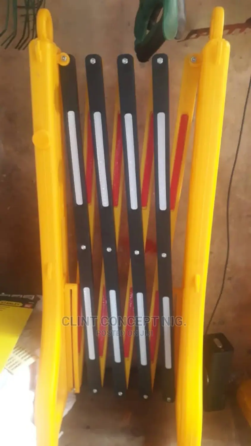 New High Standard Extendable Barricades