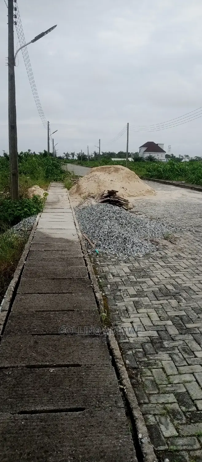Distress Sales, 666 SQM Land With Uncomplicated Building
