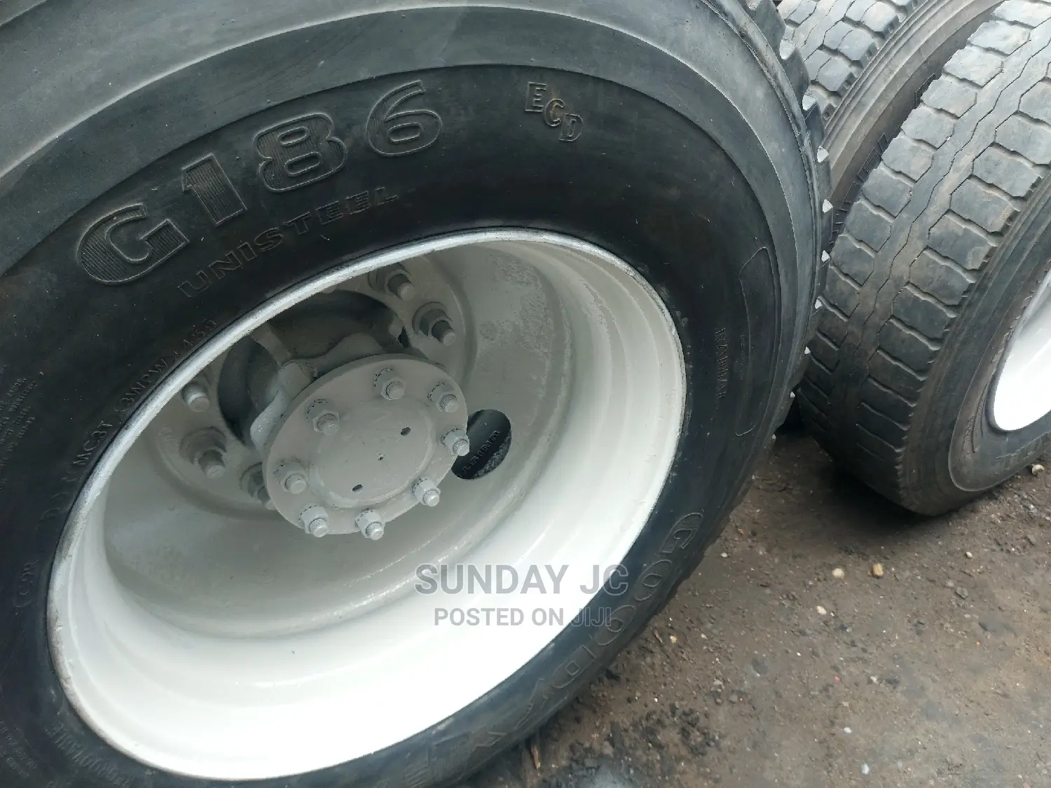 New Arrival Double Cabin CH Mack Ten Tyres Head Truck