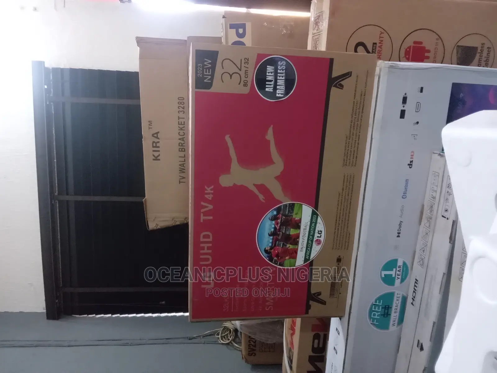 Standard LG 32 Inches Smart Frameless TV
