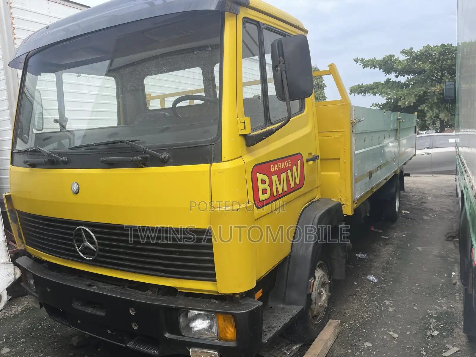 Mercedes-Benz 814 Bucket