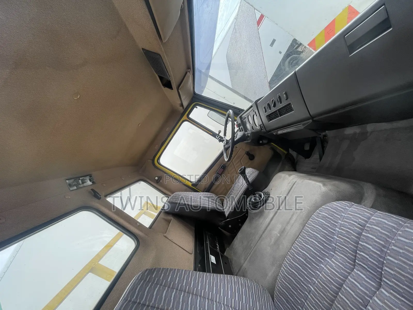 Mercedes-Benz 814 Bucket