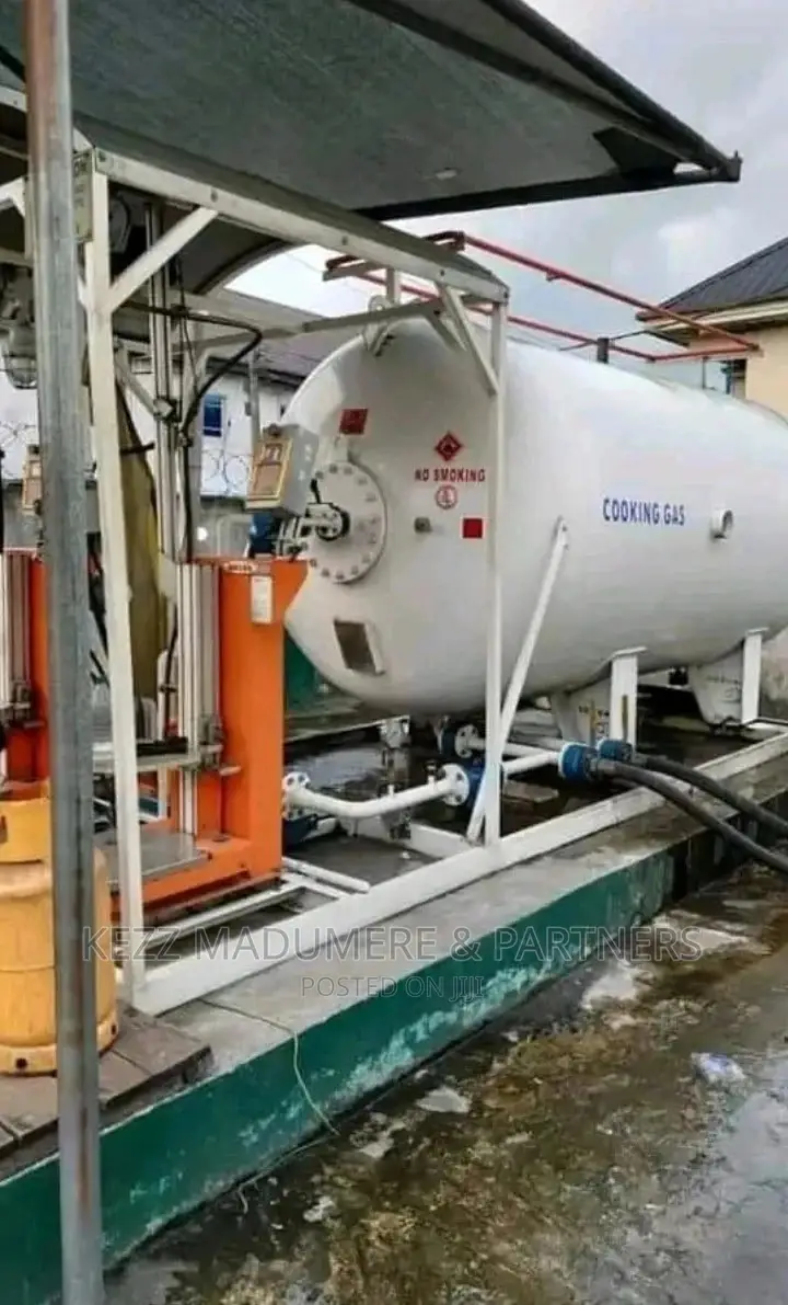 Functional Filling Station For Sale
