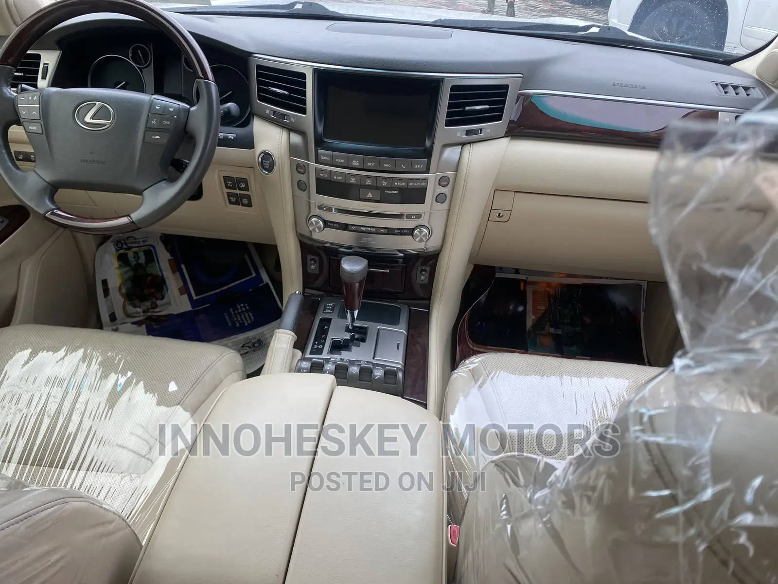 Lexus LX 570 AWD 2014 White