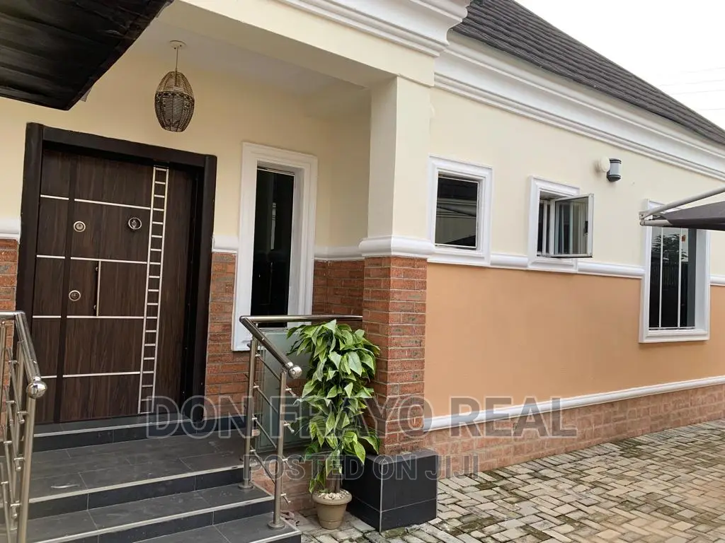 3 Beds Short Let Apartment in Gated Estate Alafara Idishin