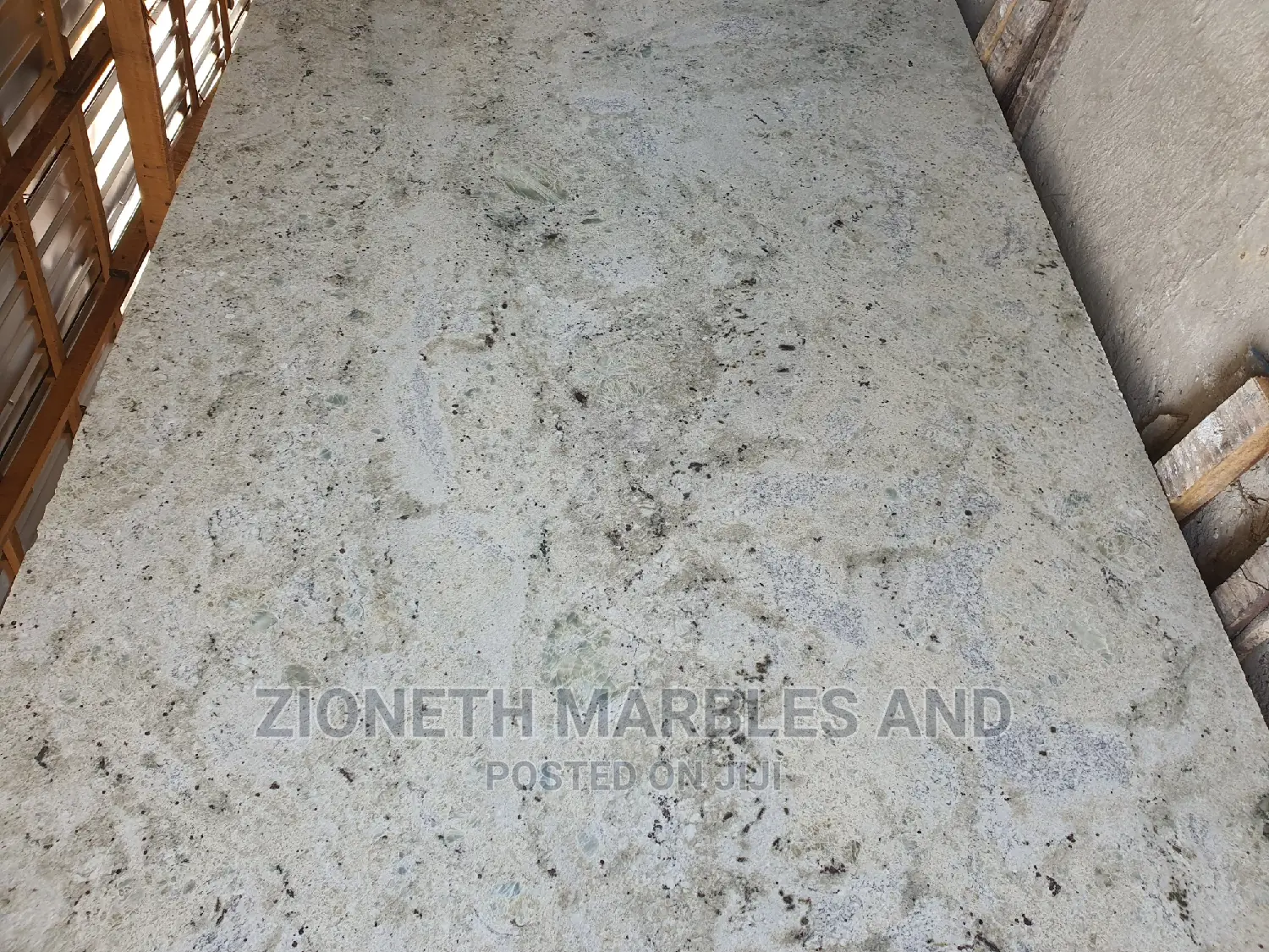 Indian High Quality Colonial White and Gold Granite Slab