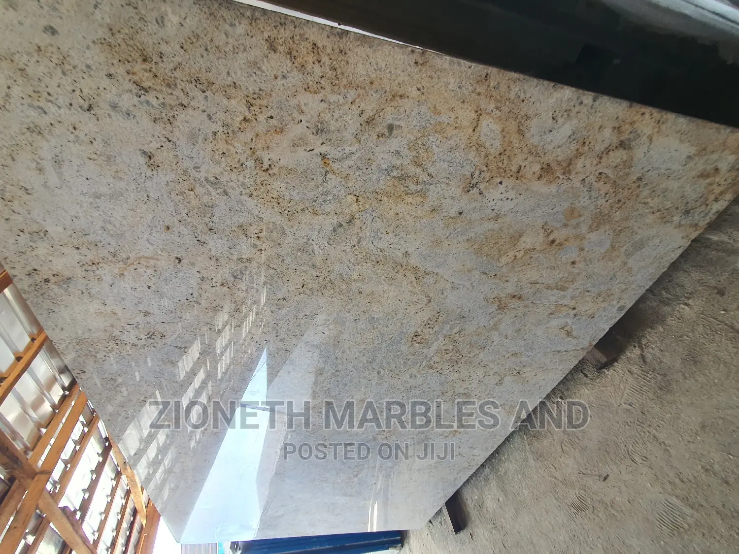 Indian High Quality Colonial White and Gold Granite Slab
