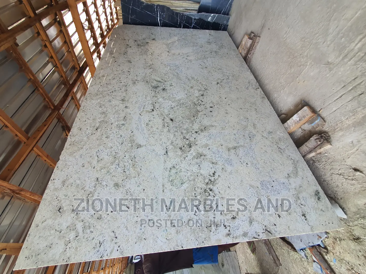 Indian High Quality Colonial White and Gold Granite Slab