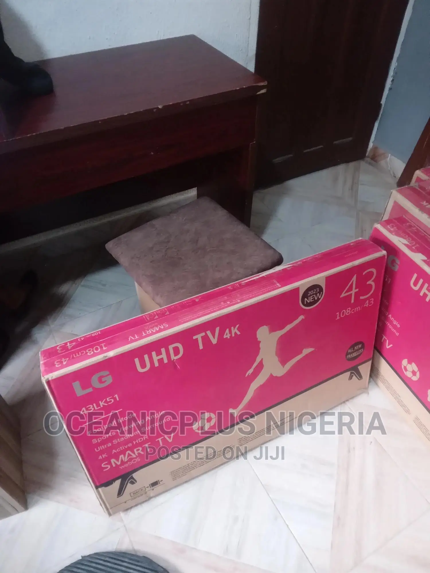 Top Notch LG 43 Inches Smart Frameless TV