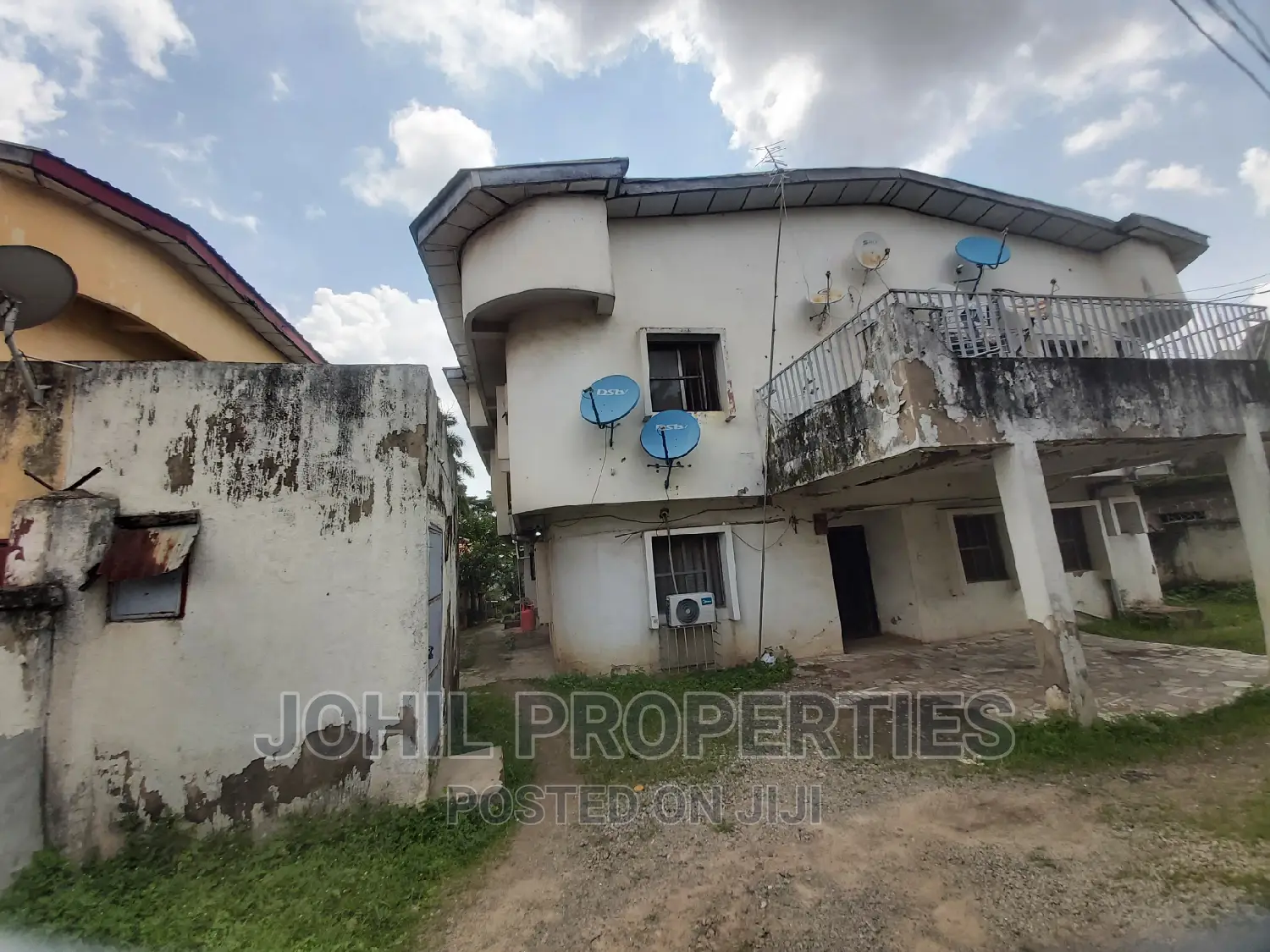 6bdrm Duplex in Wuse for sale