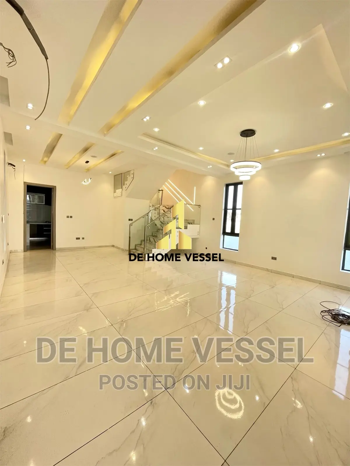 5bdrm Duplex in Chevron for sale